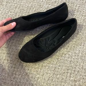 BLACK FLATS